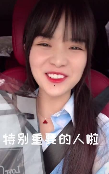 网红吃瓜阿姨是谁图片,网络红人的魅力与影响力