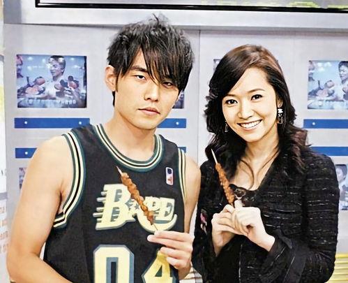 周杰伦爆料侯佩岑订婚消息的视频,甜蜜瞬间引网友热议