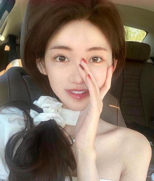 网红吃瓜三男一女是谁,揭秘神秘组合背后的故事 第3张 网红吃瓜三男一女是谁,揭秘神秘组合背后的故事 第3张